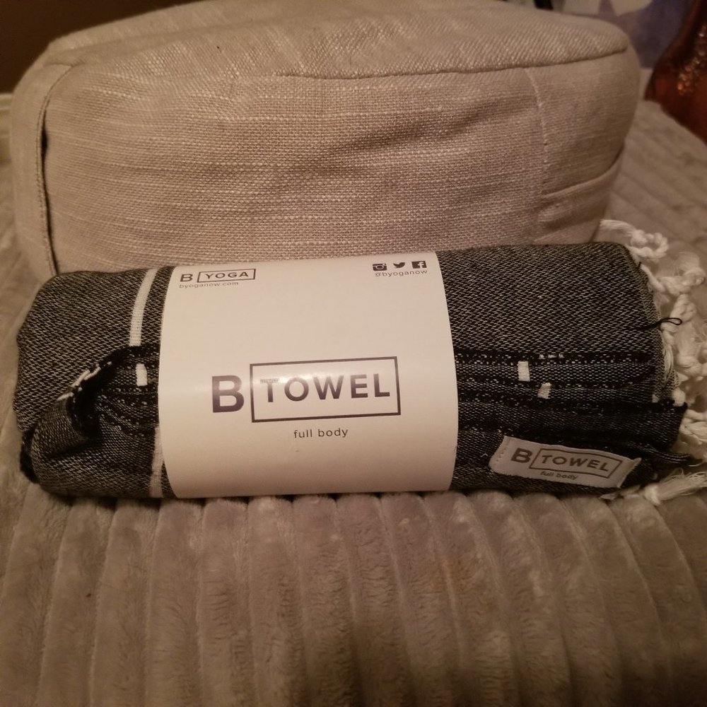 B Mat Full Body Towel in Black Sultan
